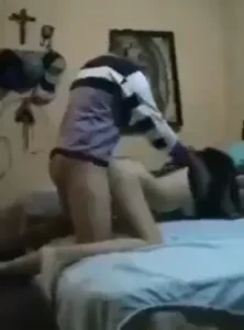 سكس الاخوة المسيحية ينيكو بعد غياب الاهل