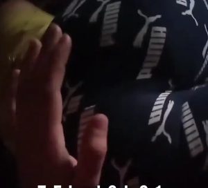 ساخن ديوث سوري يلعب بطيز اخته النايمة