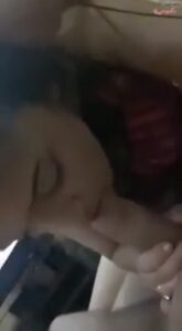 سكس خليجي خاص تمصله زبه وينيكها وتصرخ كلام سكسي