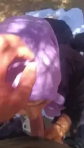 سكس محجبة تمص لحبيبها وهو يلعب ببزازها