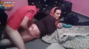 سكس ايراني – شباب عاملين حفلة على شرموطة محجبة