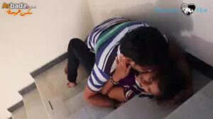 سكس هندي – يقفش بزازها الطرية الملبن