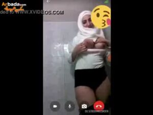 سكس محجبة تعرض كام وتلعب ببزازها الطرية