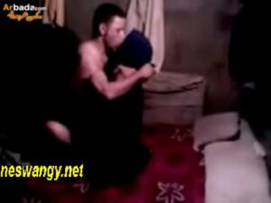 سكس نيك فلاحي واخد برشام ومش تاركها الا لما يغرقها لبن