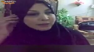 سكس مصري – المحجبة الشرموطة تمص زب جارها