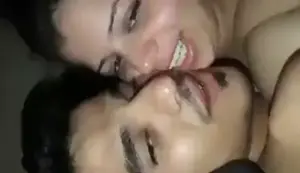 سكس عربي رومانسي نايمة بحضنه نيك وبوس