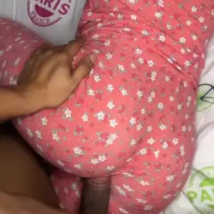 محارم عربي هو واخته ينيكها بالبجامة