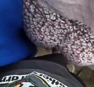 تحرش بطيز المحجبة نازلة بدون كلوت