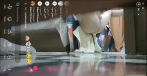 يتجسس على اخته وهي تجلخ