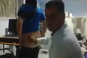 سكس الدكتور السوري يصور المحجبة وهو يفحصها