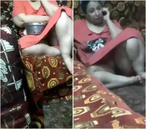 محارم حقيقي يصور كس وفخاد امه وهي على التلفون
