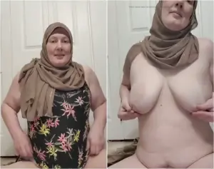 محجبة تركية كبيرة بالعمر لكن جسمها ابيض ونظيف